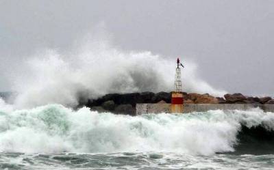 Προβλήματα στις θαλάσσιες συγκοινωνίες λόγω ισχυρών ανέμων | Δεμένο από το πρωί το «Ταξιάρχης» στο λιμάνι της Μύρινας