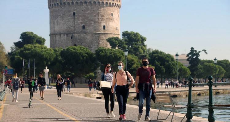 Φλέγεται από κορωνοϊό η Βόρεια Ελλάδα | Ασφυξία στα νοσοκομεία, γεμίζουν οι ΜΕΘ