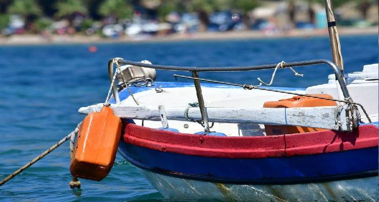 &Gamma;&iota;ά&nu;&nu;&eta;&sigmaf; &Mu;&pi;&omicron;&upsilon;&rho;&nu;&omicron;ύ&sigmaf;:  &laquo;Leader &Alpha;&lambda;&iota;&epsilon;ί&alpha;&sigmaf;: &Eta; &pi;ί&epsilon;&sigma;ή &mu;&alpha;&sigmaf; &sigma;&tau;&eta;&nu; &kappa;&upsilon;&beta;έ&rho;&nu;&eta;&sigma;&eta; έ&phi;&epsilon;&rho;&epsilon; &alpha;&pi;&omicron;&tau;έ&lambda;&epsilon;&sigma;&mu;&alpha;&raquo;