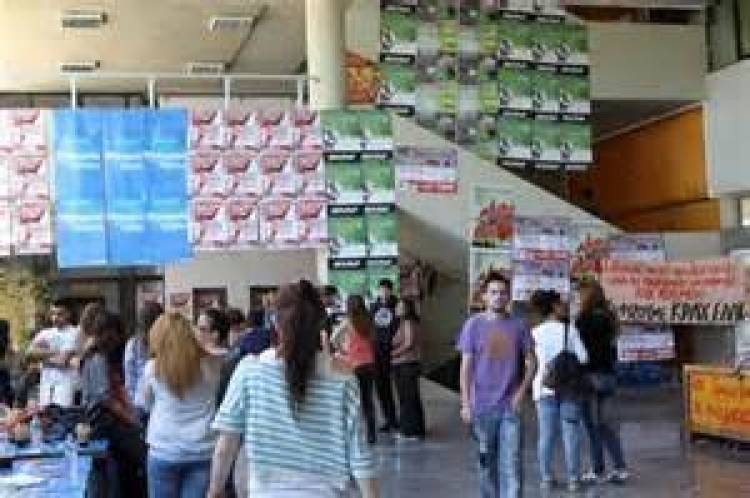 &Sigma;&epsilon; &kappa;&lambda;ί&mu;&alpha; &alpha;&nu;&alpha;&tau;&alpha;&rho;&alpha;&chi;ή&sigmaf; &omicron;&iota; &phi;&omicron;&iota;&tau;&eta;&tau;&iota;&kappa;έ&sigmaf; &epsilon;&kappa;&lambda;&omicron;&gamma;έ&sigmaf; &sigma;ή&mu;&epsilon;&rho;&alpha;
