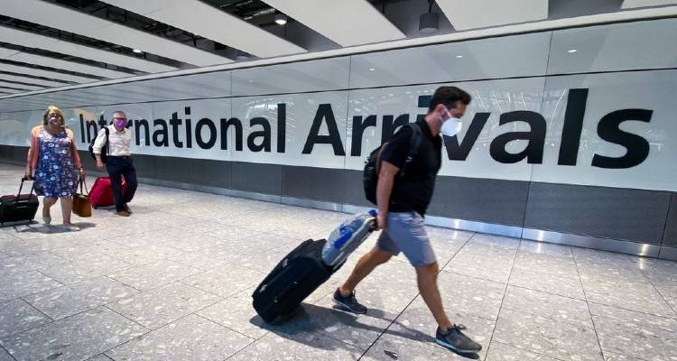 Εφημερίδα The Times: “Στα βράχια τα σχέδια για διακοπές στο εξωτερικό”