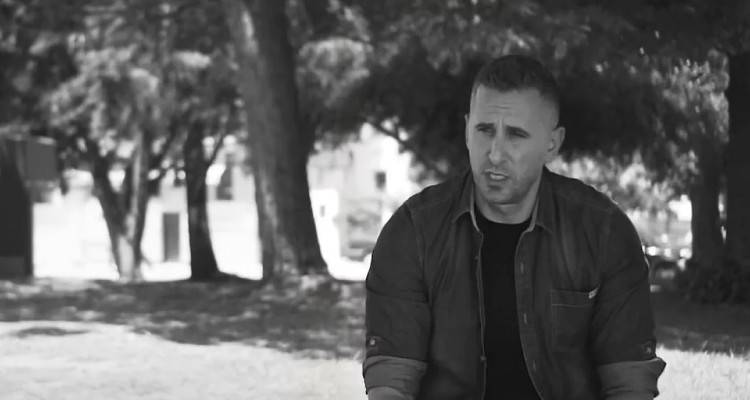 Εγκλημα στα Γλυκά Νερά: Συγκλονίζει ο αστυνομικός που μπήκε στο σπίτι -«Οταν είδα το παιδί, κατέρρευσα» βίντεο]