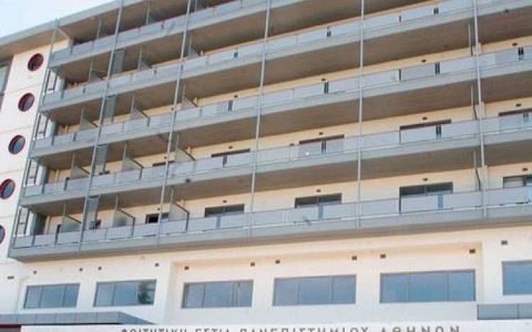 &Mu;&pi;ή&kappa;&epsilon; 18ά&rho;&eta;&sigmaf; &sigma;&tau;&eta; &phi;&omicron;&iota;&tau;&eta;&tau;&iota;&kappa;ή &epsilon;&sigma;&tau;ί&alpha; &Pi;&alpha;&tau;&rho;ώ&nu; &kappa;&alpha;&iota; έ&phi;&upsilon;&gamma;&epsilon; 40ά&rho;&eta;&sigmaf;