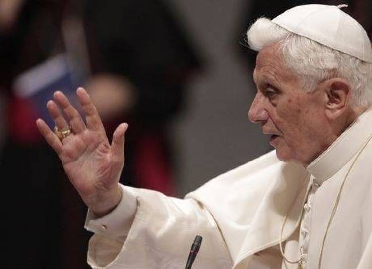 &Pi;ά&pi;&alpha;&sigmaf;: &laquo;&Eta; &nu;&omicron;&mu;&iota;&mu;&omicron;&pi;&omicron;ί&eta;&sigma;&eta; &tau;&omega;&nu; &gamma;ά&mu;&omega;&nu; &omicron;&mu;&omicron;&phi;&upsilon;&lambda;&omicron;&phi;ί&lambda;&omega;&nu; &alpha;&pi;&epsilon;&iota;&lambda;&epsilon;ί &tau;&eta;&nu; &pi;&alpha;&gamma;&kappa;ό&sigma;&mu;&iota;&alpha; &epsilon;&iota;&rho;ή&nu;&eta;&raquo;