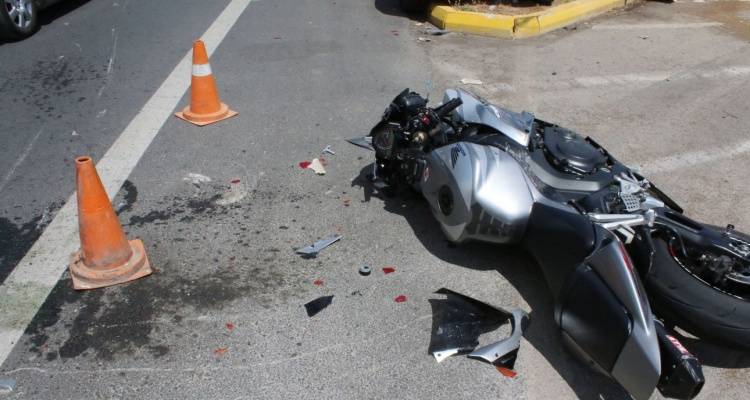 &Tau;&rho;&alpha;&gamma;&omega;&delta;ί&alpha; &sigma;&tau;&eta;&nu; &Pi;ά&tau;&rho;&alpha;: &Nu;&epsilon;&kappa;&rho;&omicron;ί &sigma;&epsilon; &tau;&rho;&omicron;&chi;&alpha;ί&omicron; &mu;&epsilon; &mu;&eta;&chi;&alpha;&nu;ή 52&chi;&rho;&omicron;&nu;&omicron;&sigmaf; &pi;&alpha;&tau;έ&rho;&alpha;&sigmaf; &kappa;&alpha;&iota; &omicron; 17&chi;&rho;&omicron;&nu;&omicron;&sigmaf; &gamma;&iota;&omicron;&sigmaf; &tau;&omicron;&upsilon;