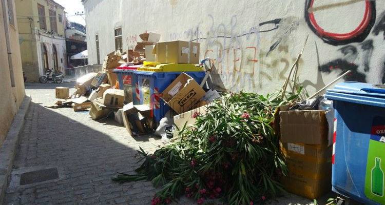 &Pi;&omicron;&iota;&omicron;&sigmaf; &epsilon;&upsilon;&theta;ύ&nu;&epsilon;&tau;&alpha;&iota; &gamma;&iota;&alpha; &alpha;&upsilon;&tau;ή &tau;&eta;&nu; &epsilon;&iota;&kappa;ό&nu;&alpha;; (photos)