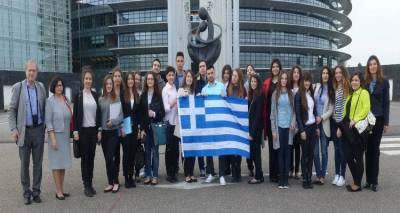 Μαθήτρια του ΓΕΛ Μούδρου μεταξύ της αποστολή της Περιφέρειας που βραβεύτηκε στο Στρασβούργο (photos)