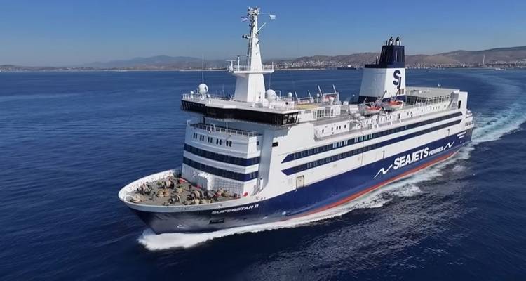 &Mu;&epsilon; &tau;&omicron; &laquo;Superstar&raquo; &tau;&alpha; &delta;&rho;&omicron;&mu;&omicron;&lambda;ό&gamma;&iota;&alpha; &Lambda;&alpha;ύ&rho;&iota;&omicron; - &Lambda;ή&mu;&nu;&omicron;&sigmaf; &ndash; &Kappa;&alpha;&beta;ά&lambda;&alpha; έ&omega;&sigmaf; &tau;&omicron; &tau;έ&lambda;&omicron;&sigmaf; &tau;&omicron;&upsilon; έ&tau;&omicron;&upsilon;&sigmaf;