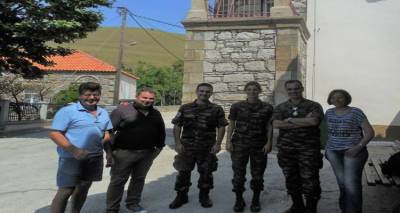 &Tau;&omicron; &chi;&omega;&rho;&iota;ό &tau;&eta;&sigmaf; &Delta;ά&phi;&nu;&eta;&sigmaf; &epsilon;&upsilon;&chi;&alpha;&rho;&iota;&sigma;&tau;&epsilon;ί &tau;&omicron;&upsilon;&sigmaf; &sigma;&tau;&rho;&alpha;&tau;&iota;&omega;&tau;&iota;&kappa;&omicron;ύ&sigmaf; &gamma;&iota;&alpha;&tau;&rho;&omicron;ύ&sigmaf; &gamma;&iota;&alpha; &tau;&iota;&sigmaf; &delta;&omega;&rho;&epsilon;ά&nu; &epsilon;&xi;&epsilon;&tau;ά&sigma;&epsilon;&iota;&sigmaf; (photos)