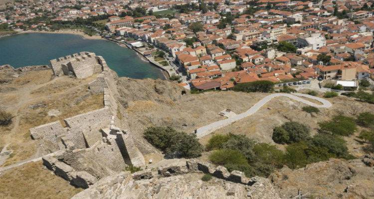 Το μυστηριακό νησί του Ηφαίστου με τις αμμοθίνες