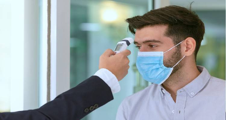Κορωνοϊός: Ήπια νόσηση και ασυμπτωματικοί | Ο κίνδυνος που ελλοχεύει