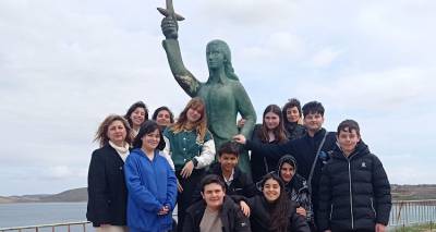 &Lambda;ύ&kappa;&epsilon;&iota;&omicron; &tau;&omega;&nu; &Epsilon;&lambda;&lambda;&eta;&nu;ί&delta;&omega;&nu; &Lambda;ή&mu;&nu;&omicron;&upsilon;: &laquo;&Eta; &sigma;&upsilon;&mu;&beta;&omicron;&lambda;ή &sigma;&alpha;&sigmaf; &epsilon;ί&nu;&alpha;&iota; &pi;&omicron;&lambda;ύ&tau;&iota;&mu;&eta;&hellip;&raquo;