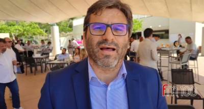 &Sigma;&kappa;&lambda;&eta;&rho;ή &Alpha;&nu;&alpha;&kappa;&omicron;ί&nu;&omega;&sigma;&eta; &Pi;&Omicron;&Epsilon; - &Omicron;&Tau;&Alpha; &gamma;&iota;&alpha; &tau;&omicron;&nu; &Delta;ή&mu;&alpha;&rho;&chi;&omicron; &Lambda;ή&mu;&nu;&omicron;&upsilon;: &laquo;Ό&pi;&omicron;&iota;&omicron;&sigmaf; &delta;&epsilon;&nu; &epsilon;ί&nu;&alpha;&iota; &sigma;&tau;&eta;&nu;... &alpha;&upsilon;&lambda;ή &tau;&omicron;&upsilon; &epsilon;ί&nu;&alpha;&iota; &ldquo;&epsilon;&chi;&theta;&rho;ό&sigmaf;&rdquo;&raquo;