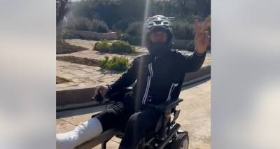 &Omicron; &Sigma;&tau;έ&lambda;&iota;&omicron;&sigmaf; &Rho;ό&kappa;&kappa;&omicron;&sigmaf; &mu;&epsilon; &pi;&alpha;&tau;&epsilon;&rho;ί&tau;&sigma;&epsilon;&sigmaf; &kappa;&alpha;&iota;&hellip; &chi;&iota;&omicron;ύ&mu;&omicron;&rho;: &laquo;&Lambda;&epsilon;&upsilon;&tau;&epsilon;&rho;&iota;ά &sigma;&tau;&eta; &beta;ό&rho;&epsilon;&iota;&alpha; &Mu;ύ&kappa;&omicron;&nu;&omicron;!&raquo;