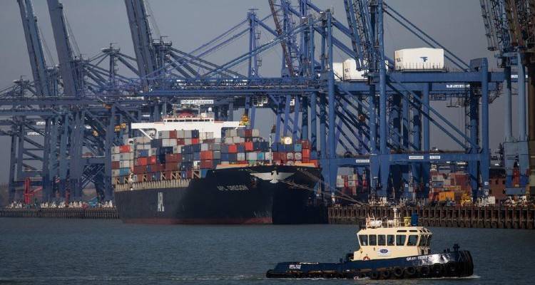 Βρετανία: Πρόβλημα με τις μεταφορές - Υπερσυγκέντρωση εμπορευματοκιβωτίων στο λιμάνι του Felixstowe