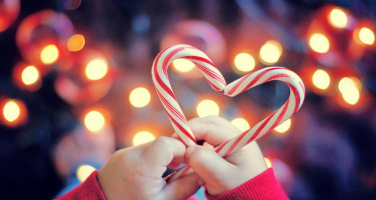 &laquo;&Chi;&rho;&iota;&sigma;&tau;&omicron;ύ&gamma;&epsilon;&nu;&nu;&alpha; &mu;&epsilon; &alpha;&gamma;ά&pi;&eta;&raquo; &gamma;&iota;&alpha; &tau;&rho;ί&tau;&eta; &chi;&rho;&omicron;&nu;&iota;ά &sigma;&tau;&eta; &Nu;έ&alpha; &Kappa;&omicron;ύ&tau;&alpha;&lambda;&eta;