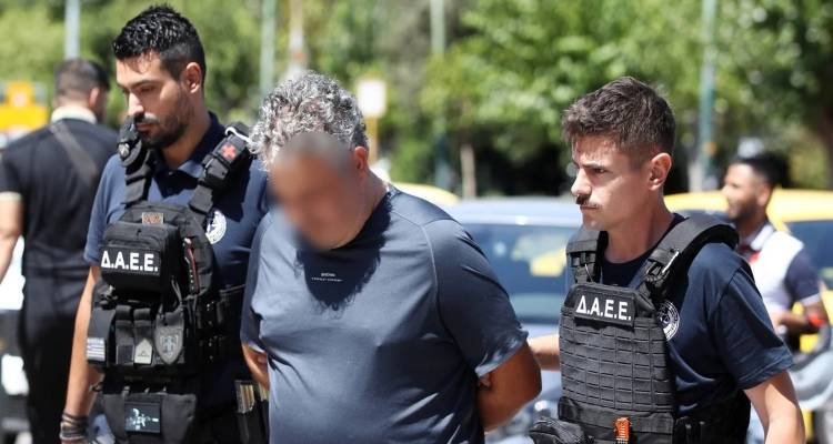 &Pi;&alpha;&lambda;&lambda;ή&nu;&eta;: &laquo;&Epsilon;&theta;&iota;&sigma;&mu;έ&nu;&omicron;&sigmaf; &sigma;&tau;&omicron;&nu; &tau;&zeta;ό&gamma;&omicron;&raquo; &omicron; &upsilon;&pi;ά&lambda;&lambda;&eta;&lambda;&omicron;&sigmaf; &pi;&omicron;&upsilon; &kappa;&alpha;&tau;&eta;&gamma;&omicron;&rho;&epsilon;ί&tau;&alpha;&iota; &gamma;&iota;&alpha; &epsilon;&mu;&pi;&rho;&eta;&sigma;&mu;&omicron;ύ&sigmaf; -&laquo;Ό&tau;&alpha;&nu; έ&chi;&alpha;&nu;&alpha; έ&beta;&alpha;&zeta;&alpha; &phi;&omega;&tau;&iota;έ&sigmaf;&raquo;