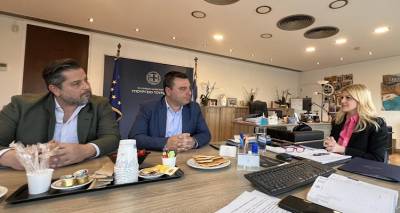 &Sigma;&upsilon;&nu;ά&nu;&tau;&eta;&sigma;&eta; &tau;&eta;&sigmaf; Έ&nu;&omega;&sigma;&eta;&sigmaf; &Xi;&epsilon;&nu;&omicron;&delta;ό&chi;&omega;&nu; &Lambda;ή&mu;&nu;&omicron;&upsilon; &mu;&epsilon; &tau;&eta;&nu; &Upsilon;&phi;&upsilon;&pi;&omicron;&upsilon;&rho;&gamma;ό &Tau;&omicron;&upsilon;&rho;&iota;&sigma;&mu;&omicron;ύ &Epsilon;. &Rho;ά&pi;&tau;&eta;