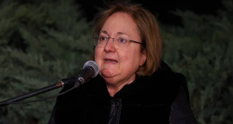 &Tau;έ&mu;&pi;&eta;: &Xi;&epsilon;&sigma;&pi;ά &eta; &mu;&eta;&tau;έ&rho;&alpha; &tau;&omicron;&upsilon; &mu;&eta;&chi;&alpha;&nu;&omicron;&delta;&eta;&gamma;&omicron;ύ &Sigma;&pi;ύ&rho;&omicron;&upsilon; &Beta;&omicron;ύ&lambda;&gamma;&alpha;&rho;&eta; | &laquo;&Tau;&omicron; &pi;&alpha;&iota;&delta;ί &mu;&omicron;&upsilon; &lambda;&omicron;&iota;&delta;&omicron;&rho;ή&theta;&eta;&kappa;&epsilon;, &delta;&epsilon;&nu; &epsilon;ί&mu;&alpha;&sigma;&tau;&epsilon; &lambda;&alpha;&theta;&rho;έ&mu;&pi;&omicron;&rho;&omicron;&iota;&raquo;