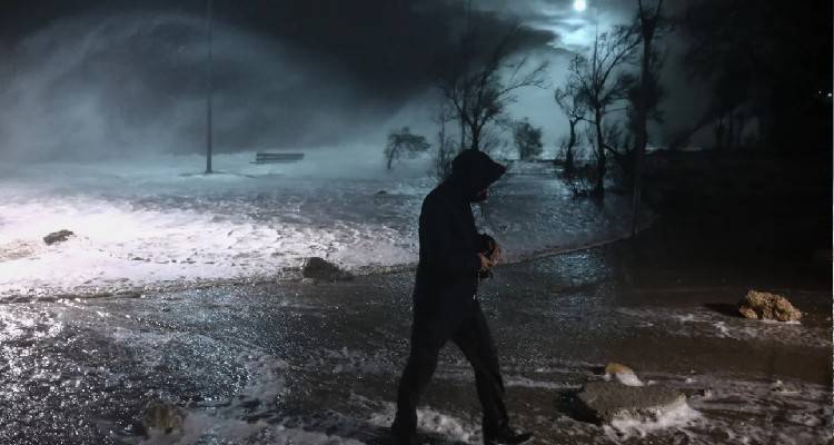 Σε κλοιό κακοκαιρίας η χώρα: Καταστροφές από πλημμύρες | Πού θα χτυπήσει τις επόμενες ώρες