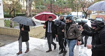 Επίθεση στο μετρό: Στον εισαγγελέα οι δύο ανήλικοι δράστες | Δείτε φωτογραφίες