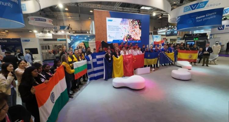 &Eta; &Epsilon;&lambda;&lambda;ά&delta;&alpha; 5&eta; &sigma;&tau;&omicron; &Pi;&alpha;&gamma;&kappa;ό&sigma;&mu;&iota;&omicron; &Pi;&rho;&omega;&tau;ά&theta;&lambda;&eta;&mu;&alpha; &Sigma;&upsilon;&gamma;&kappa;&omicron;&lambda;&lambda;&eta;&tau;ώ&nu;