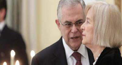 &Eta; &sigma;ύ&zeta;&upsilon;&gamma;&omicron;&sigmaf; &Pi;&alpha;&pi;&alpha;&delta;ή&mu;&omicron;&upsilon; &alpha;&pi;&omicron;&kappa;&alpha;&lambda;ύ&pi;&tau;&epsilon;&iota;: &Eta; &beta;ό&mu;&beta;&alpha; ή&tau;&alpha;&nu; &tau;&omicron;&pi;&omicron;&theta;&epsilon;&tau;&eta;&mu;έ&nu;&eta; &sigma;&epsilon; &theta;ή&kappa;&eta; CD