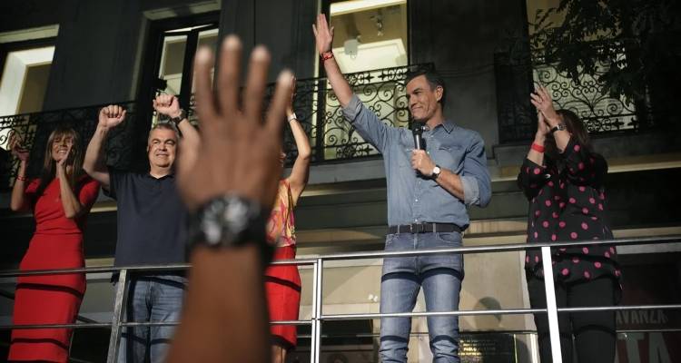 &Epsilon;&kappa;&lambda;&omicron;&gamma;έ&sigmaf; &sigma;&tau;&eta;&nu; &Iota;&sigma;&pi;&alpha;&nu;ί&alpha;: &Nu;&iota;&kappa;&eta;&tau;ή&sigmaf; &omicron; &kappa;&epsilon;&nu;&tau;&rho;&omicron;&delta;&epsilon;&xi;&iota;ό&sigmaf; &Phi;&epsilon;ϊ&chi;ό, &alpha;&lambda;&lambda;ά &omicron; &Sigma;ά&nu;&tau;&sigma;&epsilon;&theta; &pi;&iota;&theta;&alpha;&nu;ό&tau;&epsilon;&rho;&omicron; &nu;&alpha; &sigma;&chi;&eta;&mu;&alpha;&tau;ί&sigma;&epsilon;&iota; &kappa;&upsilon;&beta;έ&rho;&nu;&eta;&sigma;&eta;