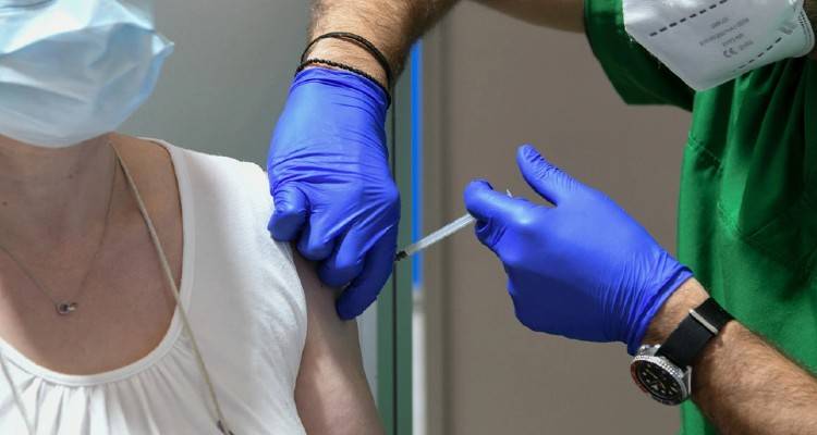 Μετάλλαξη Δ: Πόσα κρούσματα έχει η Ελλάδα - Επισπεύστε τον εμβολιασμό, λένε οι ειδικοί