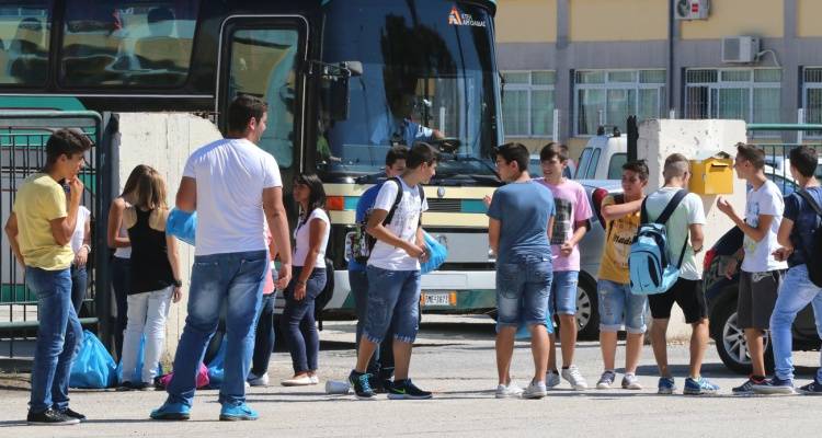 Ευρεία σύσκεψη στην Περιφέρεια για την ασφάλεια στις μετακινήσεις μαθητών