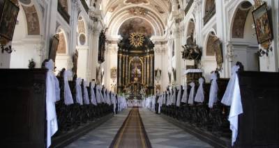 &Gamma;&alpha;&lambda;&lambda;ί&alpha;: &Alpha;&nu;&alpha;&gamma;&nu;&omega;&rho;ί&sigma;&tau;&eta;&kappa;&alpha;&nu; 450 &theta;ύ&mu;&alpha;&tau;&alpha; &sigma;&epsilon;&xi;&omicron;&upsilon;&alpha;&lambda;&iota;&kappa;ή&sigmaf; &beta;ί&alpha;&sigmaf; &sigma;&tau;&omicron;&upsilon;&sigmaf; &kappa;ό&lambda;&pi;&omicron;&upsilon;&sigmaf; &tau;&eta;&sigmaf; &Kappa;&alpha;&theta;&omicron;&lambda;&iota;&kappa;ή&sigmaf; &Epsilon;&kappa;&kappa;&lambda;&eta;&sigma;ί&alpha;&sigmaf;