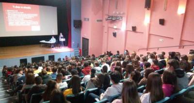 &laquo;&Alpha;&lambda;&kappa;&omicron;ό&lambda; &kappa;&alpha;&iota; &pi;&rho;ό&lambda;&eta;&psi;&eta; &alpha;&tau;&upsilon;&chi;&eta;&mu;ά&tau;&omega;&nu;&raquo;: &Delta;&rho;ά&sigma;&eta; &laquo;&Pi;&omicron;&lambda;&iota;ό&chi;&nu;&eta;&sigmaf;&raquo; - &Alpha;&sigma;&tau;&upsilon;&nu;&omicron;&mu;ί&alpha;&sigmaf; &sigma;&tau;&omicron;&upsilon;&sigmaf; &mu;&alpha;&theta;&eta;&tau;έ&sigmaf; &tau;&omicron;&upsilon; &Gamma;&upsilon;&mu;&nu;&alpha;&sigma;ί&omicron;&upsilon; &Mu;ύ&rho;&iota;&nu;&alpha;&sigmaf; (photos)