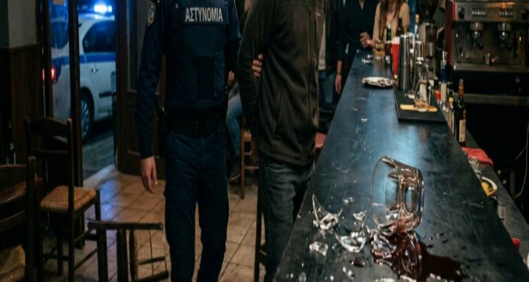 &Lambda;ή&mu;&nu;&omicron;&sigmaf;: &Sigma;&upsilon;&nu;&epsilon;&lambda;ή&phi;&theta;&eta; &mu;&epsilon;&tau;ά &alpha;&pi;ό &alpha;&iota;&mu;&alpha;&tau;&eta;&rho;ό &epsilon;&pi;&epsilon;&iota;&sigma;ό&delta;&iota;&omicron; &mu;&epsilon; &gamma;&upsilon;ά&lambda;&iota;&nu;&omicron; &pi;&omicron;&tau;ή&rho;&iota; &sigma;&epsilon; &kappa;&alpha;&tau;ά&sigma;&tau;&eta;&mu;&alpha;