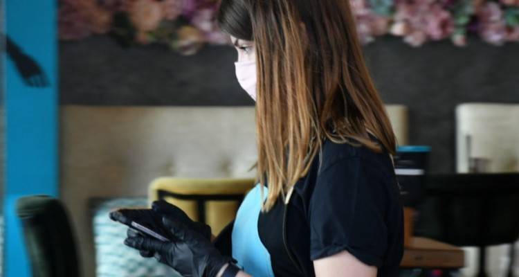 Μάχη με τον κορωνοϊό -Αυξάνονται τα κρούσματα: Ελεγχοι και μάσκες σχεδόν παντού | Οι συνωστισμοί θα φέρουν λουκέτα