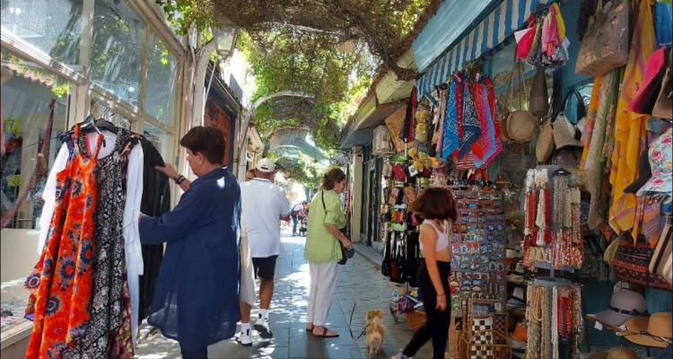 Πασχαλινό ωράριο στην αγορά της Μύρινας