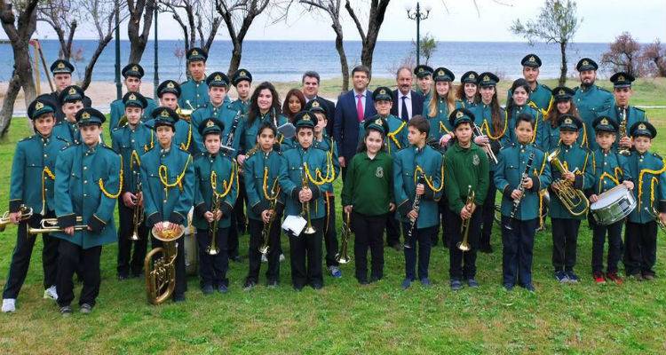 &Xi;&epsilon;&kappa;ί&nu;&eta;&sigma;&alpha;&nu; &omicron;&iota; &epsilon;&gamma;&gamma;&rho;&alpha;&phi;έ&sigmaf; &sigma;&tau;&eta; &Delta;&eta;&mu;&omicron;&tau;&iota;&kappa;ή &Phi;&iota;&lambda;&alpha;&rho;&mu;&omicron;&nu;&iota;&kappa;ή &tau;&eta;&sigmaf; &Lambda;ή&mu;&nu;&omicron;&upsilon;