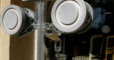 &Lambda;ή&mu;&nu;&omicron;&sigmaf;: &Lambda;&omicron;&upsilon;&kappa;έ&tau;&alpha; &kappa;&alpha;&iota; &pi;&rho;ό&sigma;&tau;&iota;&mu;&alpha; &sigma;&epsilon; &mu;&alpha;&gamma;&alpha;&zeta;&iota;ά &tau;&omicron;&upsilon; &nu;&eta;&sigma;&iota;&omicron;ύ