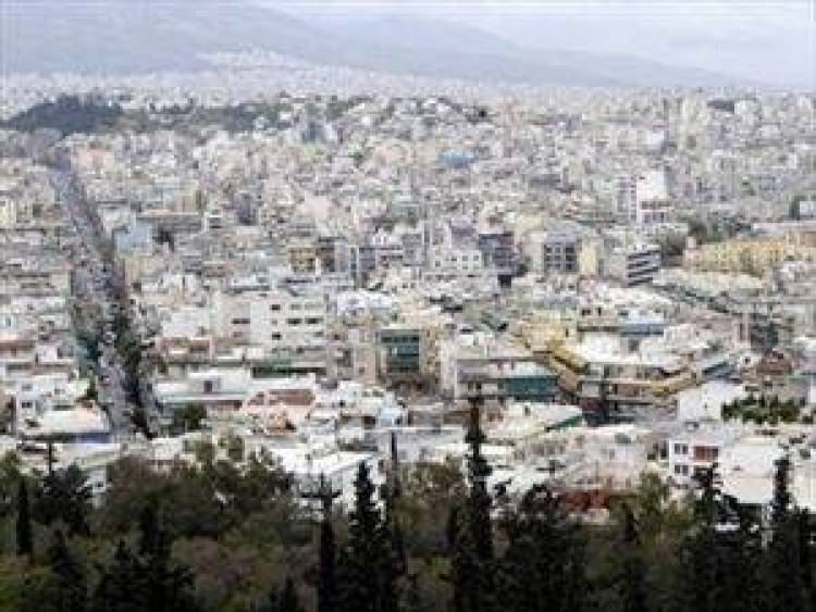 &Sigma;&tau;&alpha; &tau;&rho;ί&alpha; &alpha;&kappa;ί&nu;&eta;&tau;&alpha;... &tau;&omicron; έ&nu;&alpha; &delta;ώ&rho;&omicron;