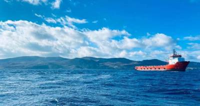 Στη Λήμνο το «Typhoon» του Ιδρύματος Λασκαρίδη για τον καθαρισμό της ακτογραμμής του νησιού (photos)