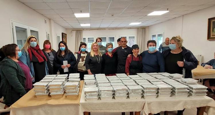 242 γεύματα αγάπης και προσφοράς από την Σ.Α.Ε.Κ Λήμνου (photos)