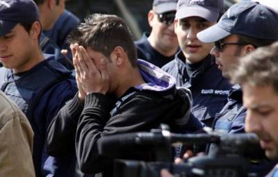 Άλλοι 13 παράνομοι μετανάστες «αποβιβάστηκαν» στην Πλάκα