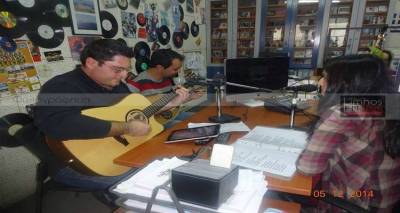 Μουσικό «ταξίδι» με τον Δημήτρη Μαυράκη και την παρέα του στο στούντιο του Fm100 (photos+video)