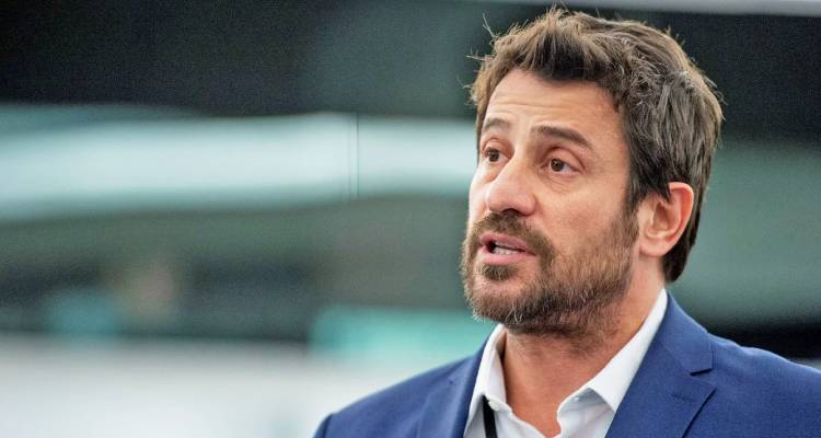 &Sigma;&upsilon;&nu;&epsilon;&delta;&rho;ί&alpha;&sigma;&epsilon; &eta; &Nu;&omicron;&mu;&iota;&kappa;ή &Epsilon;&pi;&iota;&tau;&rho;&omicron;&pi;ή &tau;&omicron;&upsilon; &Epsilon;&Kappa; &gamma;&iota;&alpha; &tau;&eta;&nu; ά&rho;&sigma;&eta; &alpha;&sigma;&upsilon;&lambda;ί&alpha;&sigmaf; &tau;&omicron;&upsilon; &Alpha;&lambda;έ&xi;&eta; &Gamma;&epsilon;&omega;&rho;&gamma;&omicron;ύ&lambda;&eta; -&Tau;&alpha; &epsilon;&pi;ό&mu;&epsilon;&nu;&alpha; &beta;ή&mu;&alpha;&tau;&alpha;