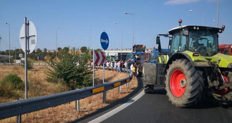 &Sigma;&tau;&alpha; &mu;&pi;&lambda;ό&kappa;&alpha; &alpha;&pi;ό &sigma;ή&mu;&epsilon;&rho;&alpha; &omicron;&iota; &alpha;&gamma;&rho;ό&tau;&epsilon;&sigmaf;