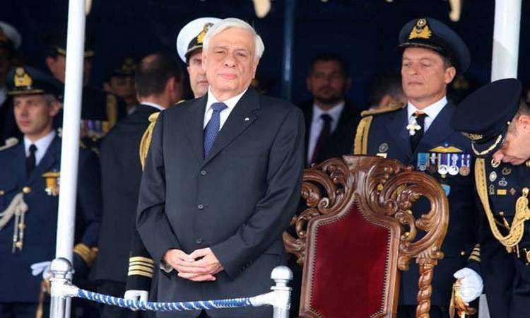 &Sigma;&tau;&eta; &Lambda;έ&sigma;&beta;&omicron; &omicron; &pi;&rho;ό&epsilon;&delta;&rho;&omicron;&sigmaf; &tau;&eta;&sigmaf; &Delta;&eta;&mu;&omicron;&kappa;&rho;&alpha;&tau;ί&alpha;&sigmaf;