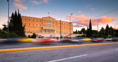 &Epsilon;&lambda;&lambda;&eta;&nu;&omicron;&tau;&omicron;&upsilon;&rho;&kappa;&iota;&kappa;ά: &Alpha;&pi;&omicron;&mu;&alpha;&kappa;&rho;ύ&nu;&epsilon;&tau;&alpha;&iota; &omicron; &delta;&iota;ά&lambda;&omicron;&gamma;&omicron;&sigmaf; | &Sigma;&tau;&eta; &Beta;&omicron;&upsilon;&lambda;ή &omicron;&iota; &Alpha;&Omicron;&Zeta; &mu;&epsilon; &Alpha;ί&gamma;&upsilon;&pi;&tau;&omicron;-&Iota;&tau;&alpha;&lambda;ί&alpha;