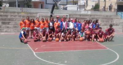 &Sigma;&chi;&omicron;&lambda;&iota;&kappa;&omicron;ί &Alpha;&gamma;ώ&nu;&epsilon;&sigmaf; &chi;&alpha;&rho;ά&sigmaf;, &phi;&iota;&lambda;ί&alpha;&sigmaf; &kappa;&alpha;&iota; &upsilon;&psi;&eta;&lambda;&omicron;ύ &alpha;&theta;&lambda;&eta;&tau;&iota;&kappa;&omicron;ύ &laquo;&epsilon;&upsilon; &alpha;&gamma;&omega;&nu;ί&zeta;&epsilon;&sigma;&theta;&alpha;&iota;&raquo; (photos)