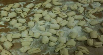 Απόψε «λάτε τσ’ Αγκαρυώνες να σας φλέψουμ’ μακαρόνες»