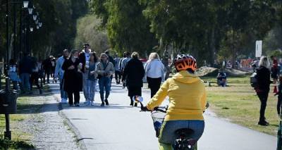 &Kappa;&omicron;&rho;&omega;&nu;&omicron;ϊό&sigmaf;: &Sigma;&tau;&alpha; 791 &tau;&alpha; &nu;έ&alpha; &kappa;&rho;&omicron;ύ&sigma;&mu;&alpha;&tau;&alpha; | 375 &omicron;&iota; &delta;&iota;&alpha;&sigma;&omega;&lambda;&eta;&nu;&omega;&mu;έ&nu;&omicron;&iota;, 11 &theta;ά&nu;&alpha;&tau;&omicron;&iota;