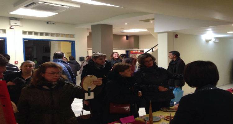 &Tau;&omicron; &Epsilon;&iota;&delta;&iota;&kappa;ό &Sigma;&chi;&omicron;&lambda;&epsilon;ί&omicron; &Kappa;&alpha;&lambda;&lambda;&iota;&theta;έ&alpha;&sigmaf; &tau;ί&mu;&eta;&sigma;&epsilon; &tau;&eta;&nu; &Pi;&alpha;&gamma;&kappa;ό&sigma;&mu;&iota;&alpha; &Eta;&mu;έ&rho;&alpha; &Alpha;&tau;ό&mu;&omega;&nu; &mu;&epsilon; &Alpha;&nu;&alpha;&pi;&eta;&rho;ί&alpha; (photos)